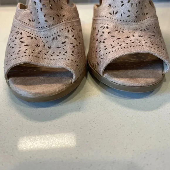 Latigo Tan Cutout Strap Back Heels Size 10 - Picture 9 of 13